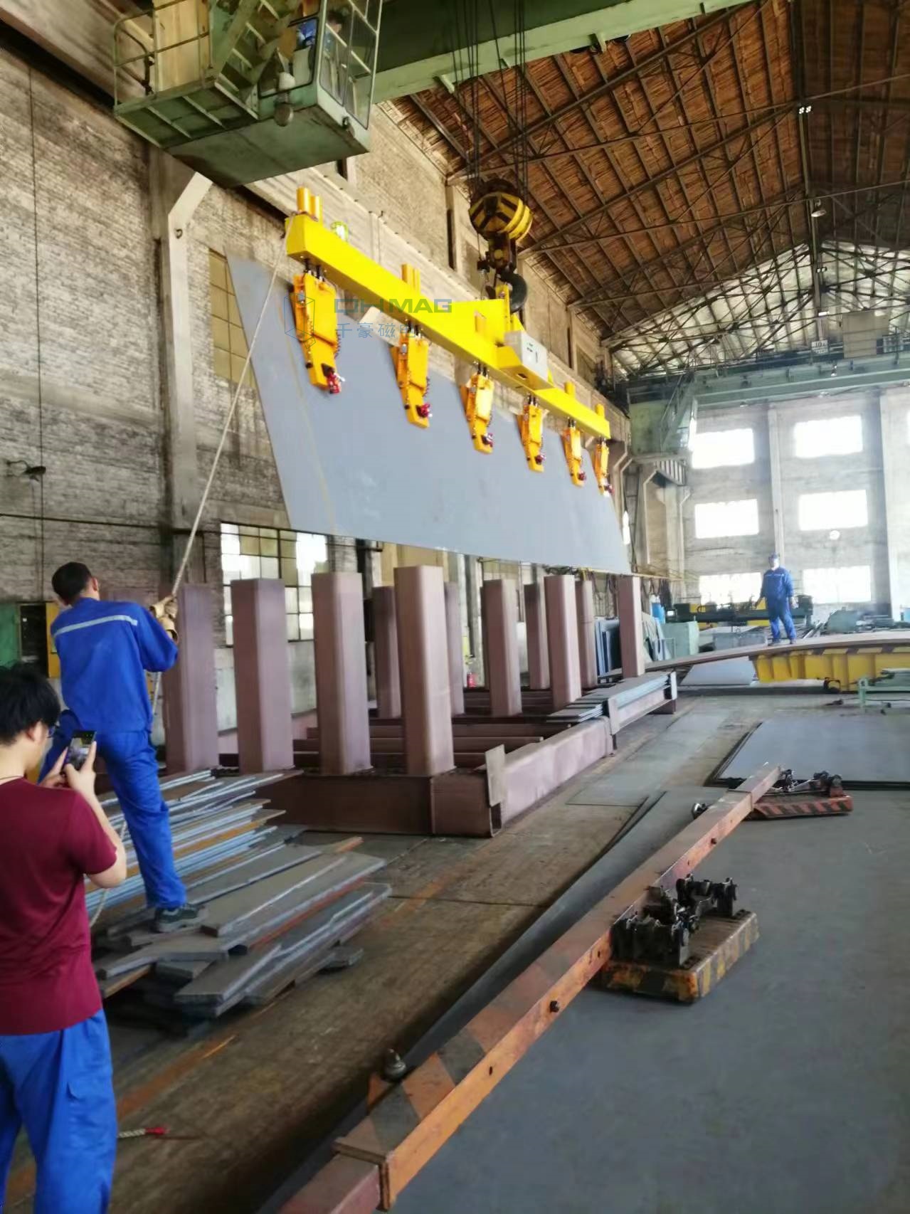 豎著吊鋼板，側(cè)吊鋼板，千豪電永磁吊具